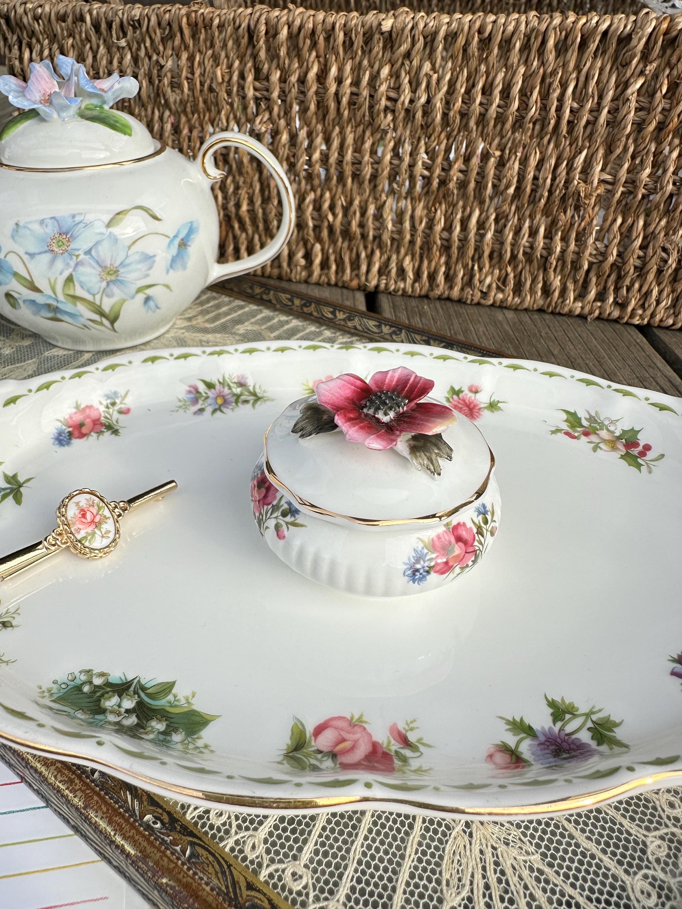 ROYAL ALBERT Flower of the Month Series Trinket Boxes: July