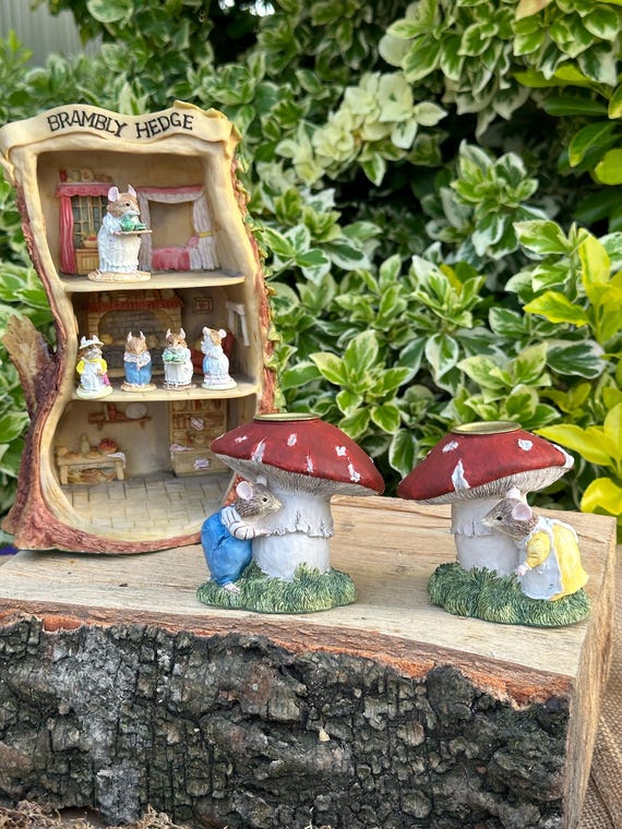 希少なブランブリーヘッジの置物セット – エネスコ ウィルフレッド