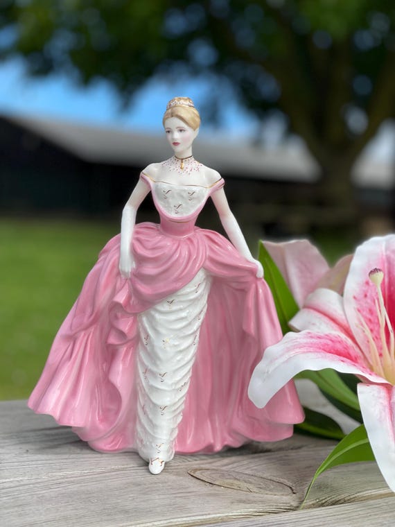 書 Coalport Figurines and Collectables Coalport Figurines - Etsy