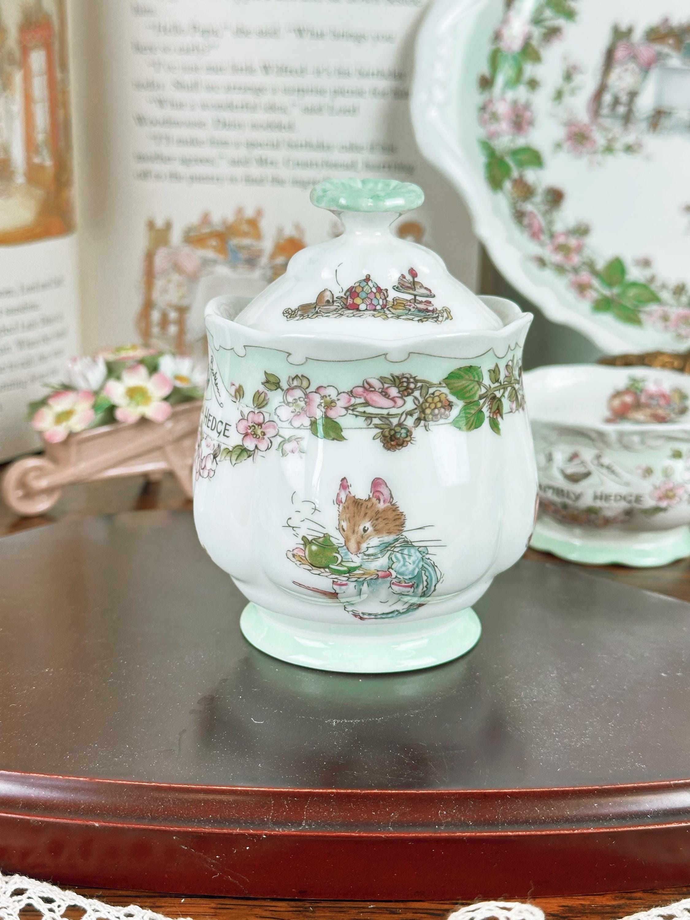 ロイヤルドルトン ブランブリーヘッジ ミニチュアティーセット：ボーン