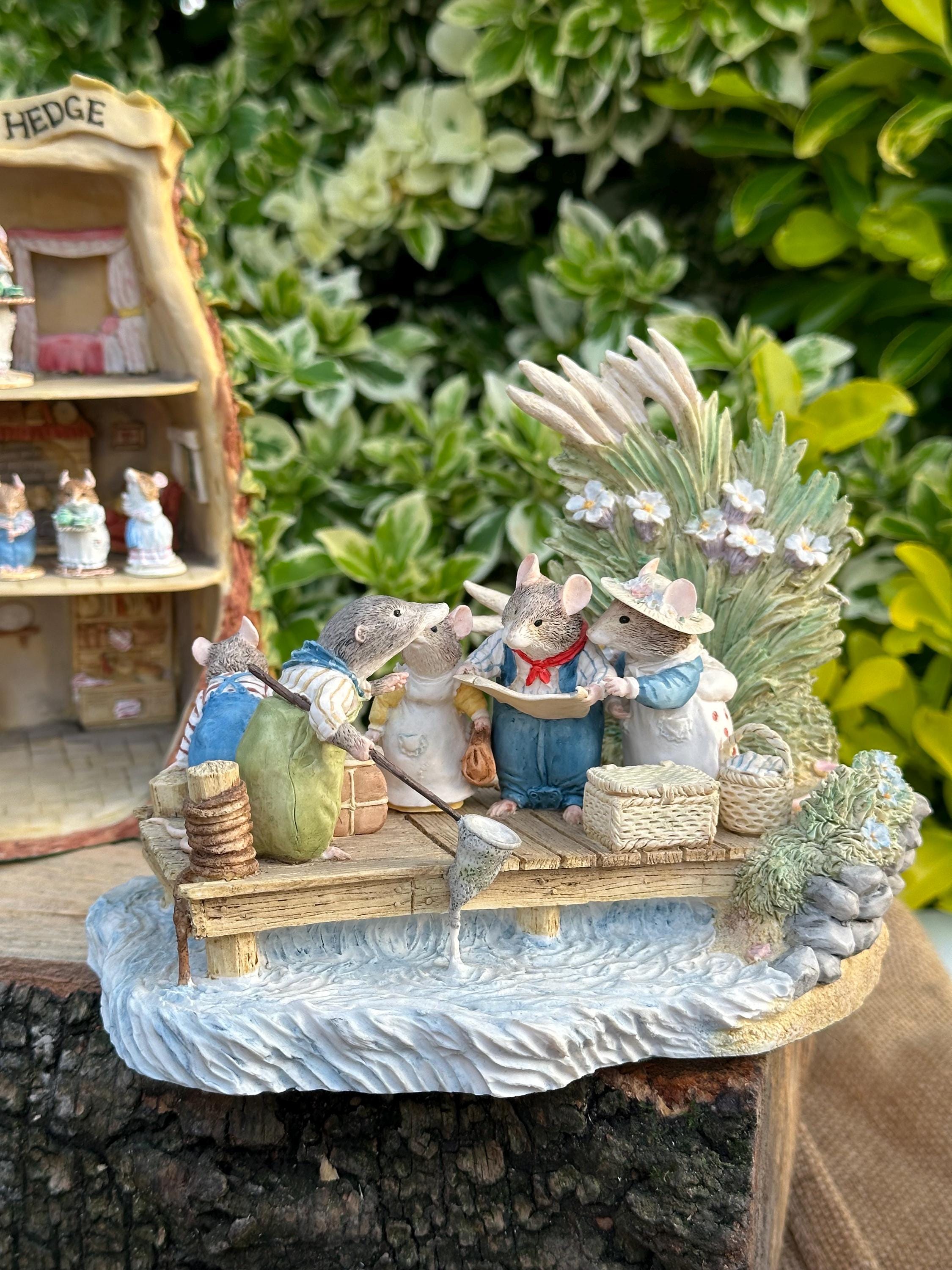 Brambly Hedge BO755 Border Fine Arts Sea Story Tableau Limited