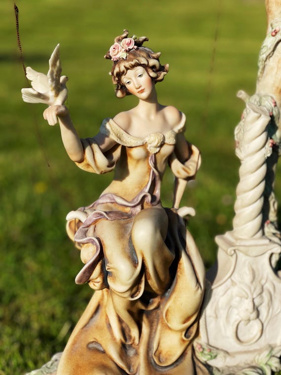 イタリア　FLORENCE社　Giuseppe Armani Giuseppe Armani Florence Figurine Lady With Birds in Swing