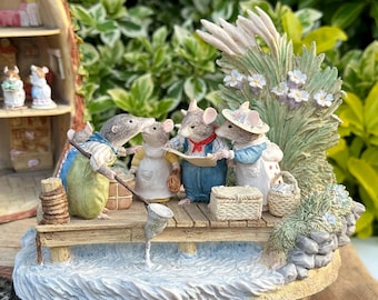 Border Fine Arts Brambly Hedge BH70 Poppy and Babies Figurine - Etsy