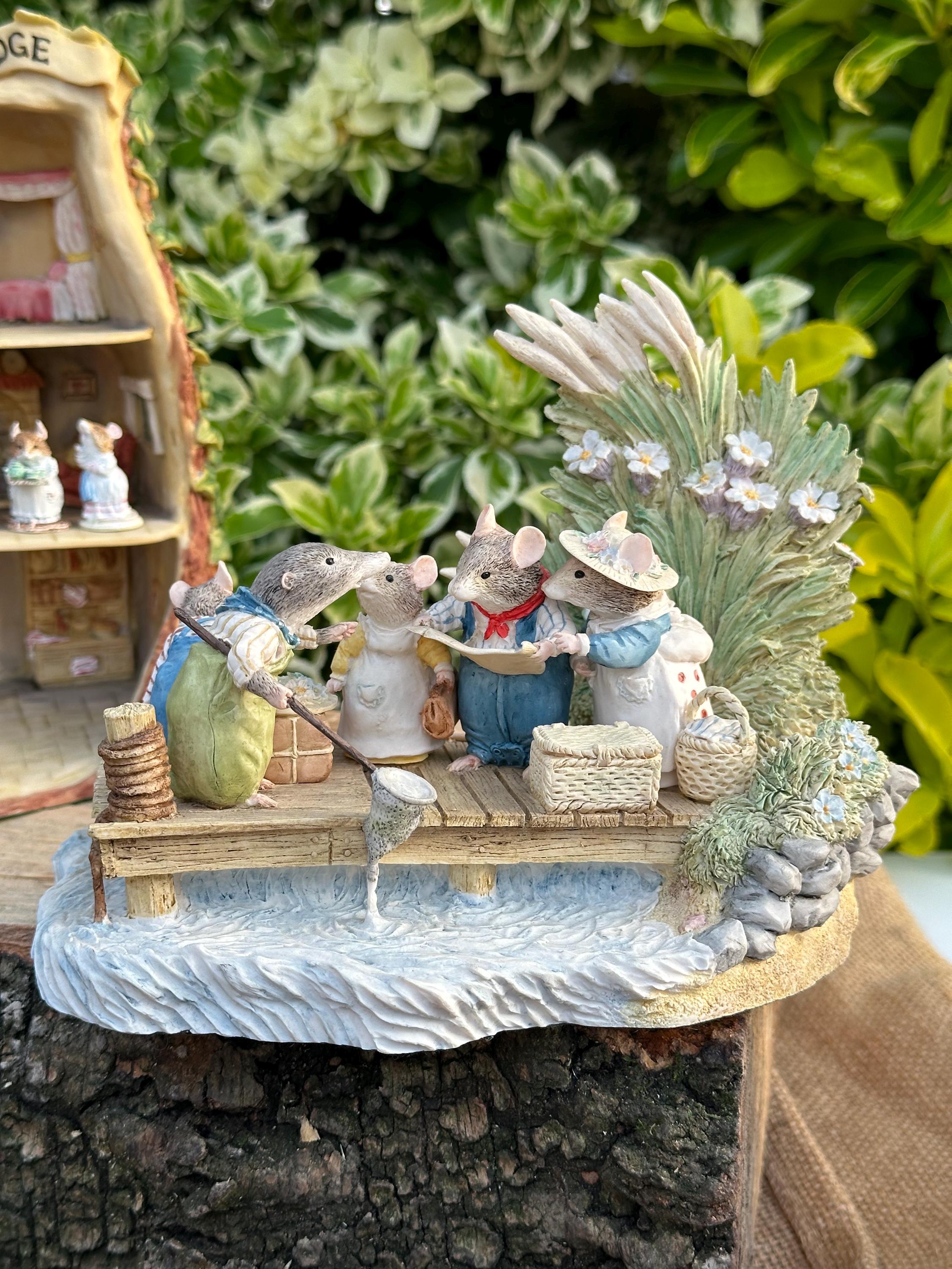 Brambly Hedge BO755 Border Fine Arts Sea Story Tableau Limited