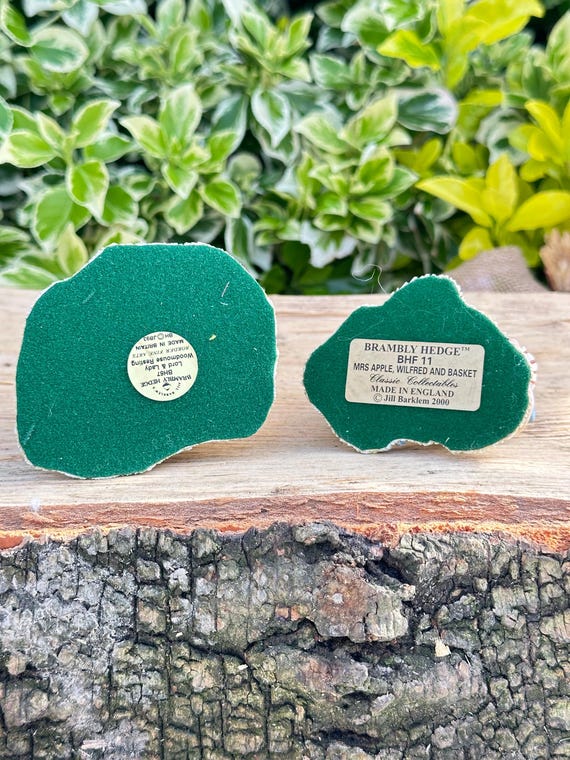 Brambly Hedge Figurines: Mrs. Apple, Wilfred & Basket - Border