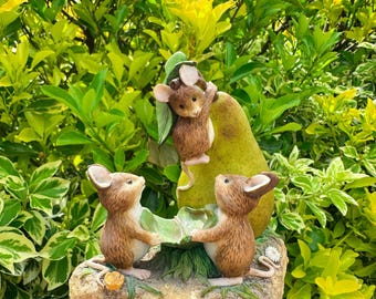 Brambly Hedge by Jill Barklem - Border Fine Arts Dusty Pushing