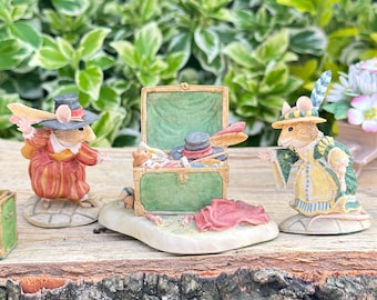 置物 Brambley Hedge Paperweight  Wilfred Reading - Crystal Paperweight - Brambly Hedge - Etsy