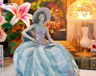 Rare Finds Lladro Figurine - Dreaming of you (6315)