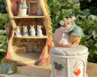 Brambly Hedge by Jill Barklem - Border Fine Arts Dusty Pushing