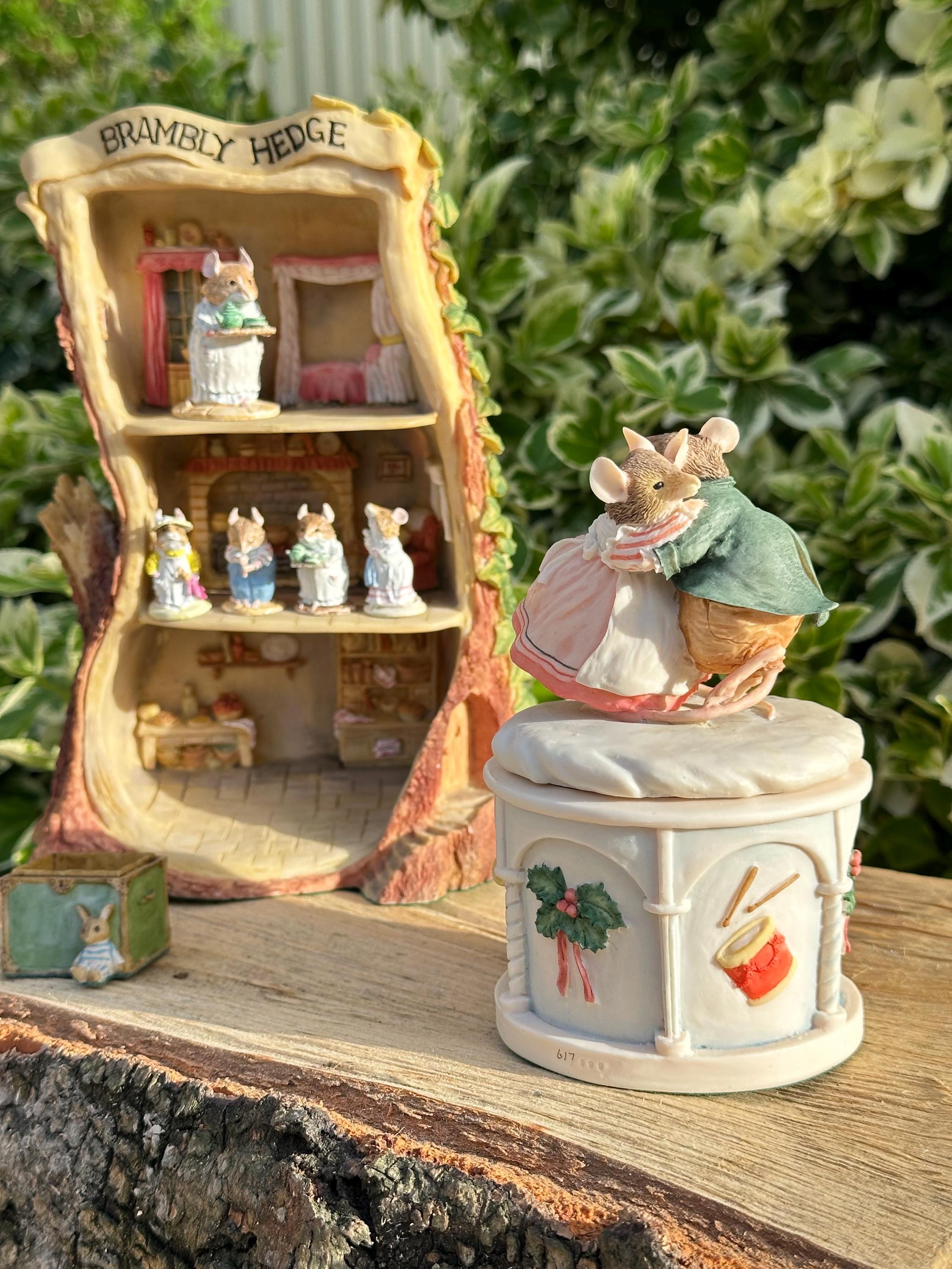   Brambly Hedge 花瓶 Brambly Hedge 花瓶 Brambly Hedge 花瓶 Royal Doulton Brambly Hedge