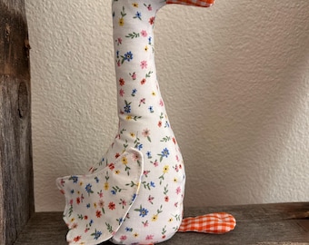 Mini oca di stoffa, compagna/peluche da scrivania in stile cottagecore