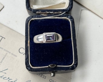 Sterling SILVER RING unusual minimalist .925 chunky light purple stone statement ring, sideways set emerald cut, UK size P