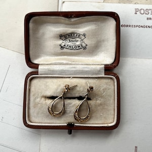 Vintage 9ct GOLD .375 yellow gold filigree oval drop earrings, delicate, feminine, pierced ears
