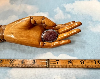 Victoriano GOLDSTONE BROOCH antique .925 plata de ley montado gran declaración peculiar broche de piedra solar