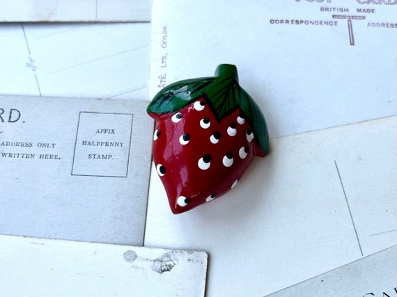 Vintage STRAWBERRY BROOCH quirky novelty handmade… - image 1