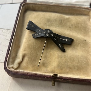 Art Deco BOW BROOCH stick pin hat pin early plastic and rhinestone pin antique brooch
