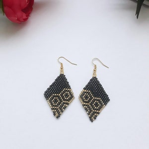 Earrings in black and gold, Handwoven beaded earrings,Gold Black earrings with beads zdjęcie 5