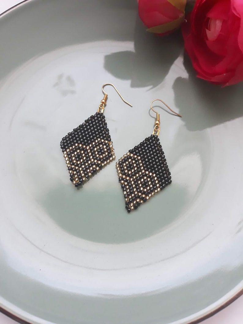 Earrings in black and gold, Handwoven beaded earrings,Gold Black earrings with beads zdjęcie 2