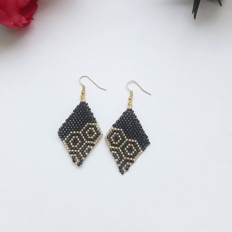 Earrings in black and gold, Handwoven beaded earrings,Gold Black earrings with beads zdjęcie 3