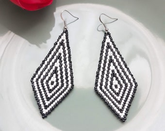 Black White Geometric Seed Bead Earrings,Beautiful and Trendy Earrings,Bead Jewelry for Her,Diamond shaped earrings