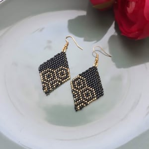 Earrings in black and gold, Handwoven beaded earrings,Gold Black earrings with beads zdjęcie 6