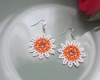 Margaritas blancas, Pendientes con cuentas de margaritas, Pendientes con flores blancas y naranjas, Margaritas colgantes, Pendientes con flores