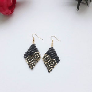 Earrings in black and gold, Handwoven beaded earrings,Gold Black earrings with beads zdjęcie 4