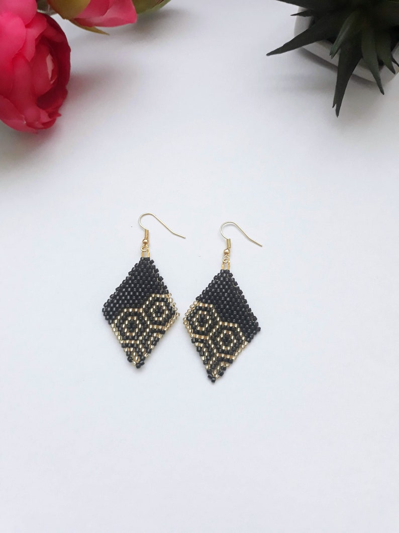 Earrings in black and gold, Handwoven beaded earrings,Gold Black earrings with beads zdjęcie 4