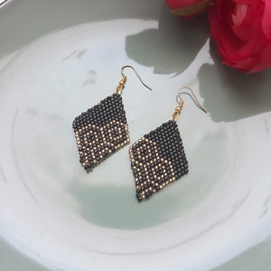 Earrings in black and gold, Handwoven beaded earrings,Gold Black earrings with beads zdjęcie 7