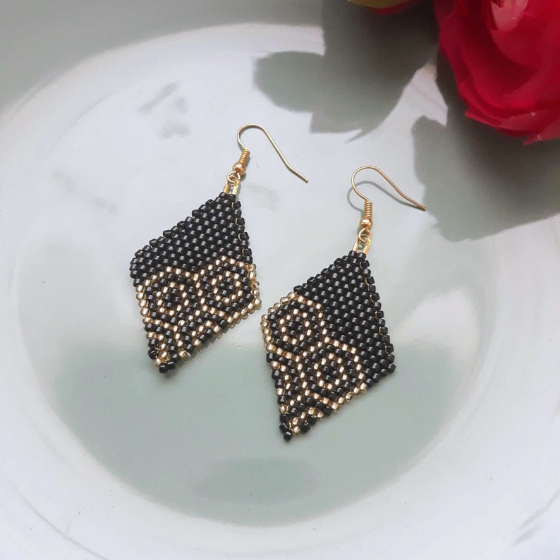 Earrings in black and gold, Handwoven beaded earrings,Gold Black earrings with beads zdjęcie 1