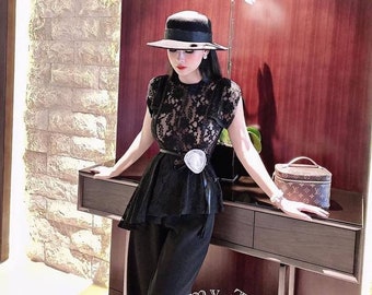 Asymmetrical lace floral pin top in black size Small