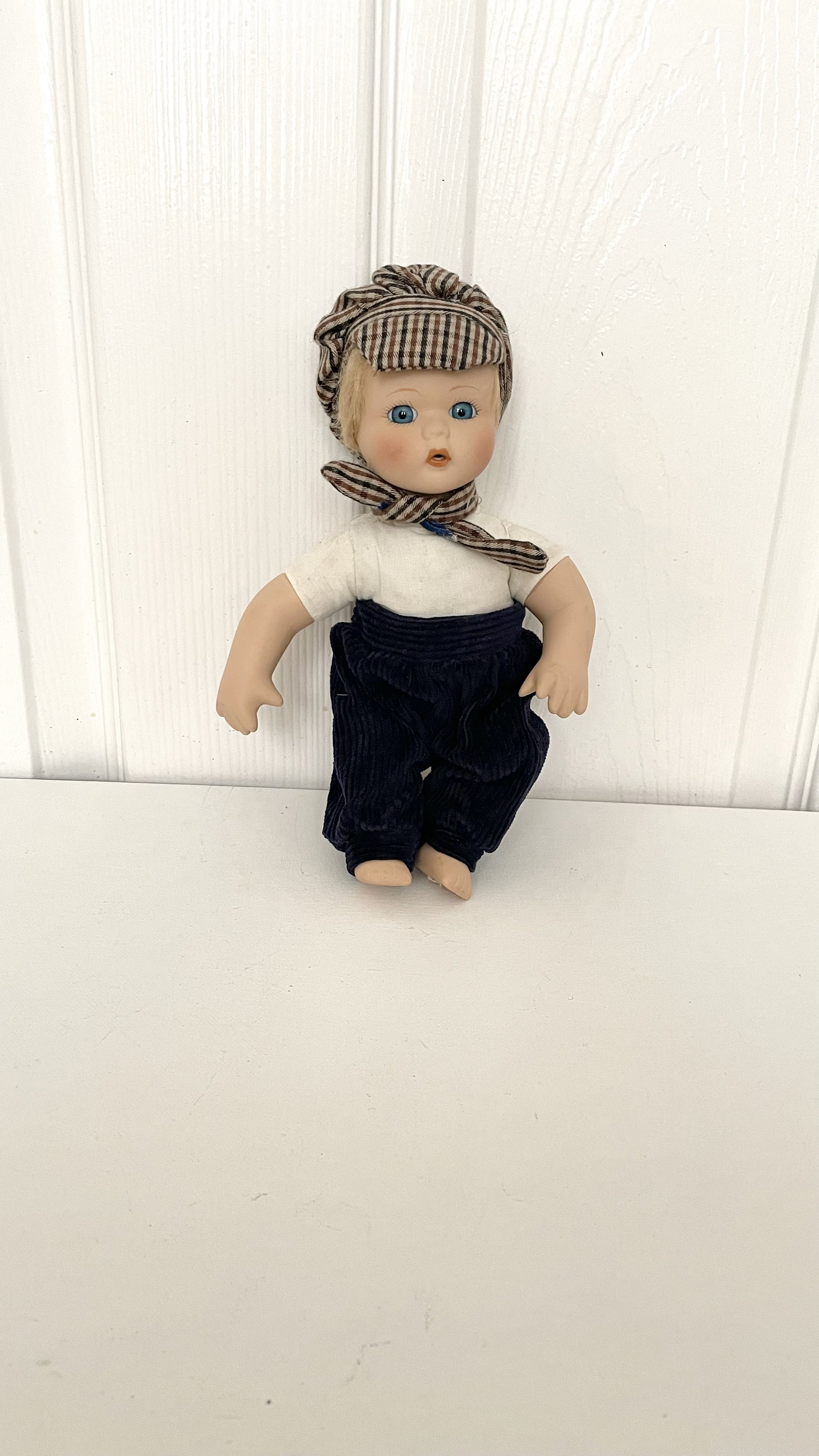 Vintage Porcelain Doll Boy With Hat: Collector display picture 2