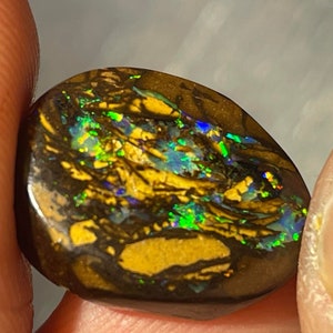 Awesome colorful boulder opal intense green colors (Queensland Australia) 9.1 carats 15 mm x 12 mm x 5 mm