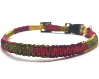 Collar de gato Boho - Ajustable- 30 opciones de color diferentes - 3/8 de pulgada de ancho - Collar de gato de cáñamo Macrame - Cierre separable - Ecológico