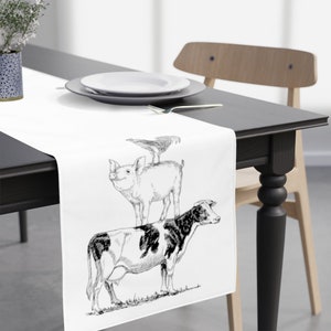 Farmhouse Table Runner / Farm Animal Table Runner / Farmhouse Decor / Cow Decor / Country Decor