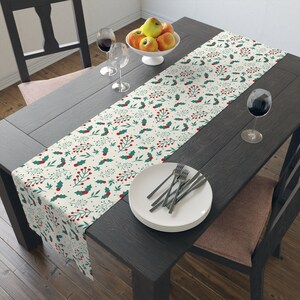 Christmas Table Runner, Christmas Berry Table Runner, Holiday Table Runner, Christmas Table Decor, Red Christmas Decor