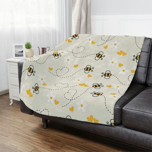 Honey Bee Blanket, Bee Decor, Summer Blanket, Bee Gifts, Housewarming Gift, Daisy Blanket, Bumble Bee Decor
