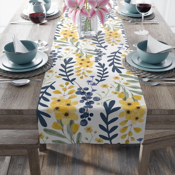 Dunkelblauer Tischläufer, Blumentischläufer, Gelbe Blumentischdeko, Blauer Tischläufer, Sommertischläufer, Blumentischdeko