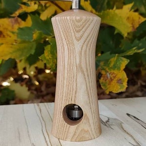 Nutmeg grinder