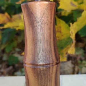Nutmeg mill with crank
