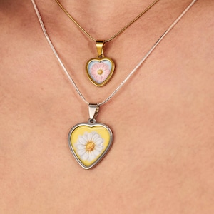 Hand-Painted Heart Daisy Necklace - Daisy Chain Fields Collection by Olivia Rodrigo
