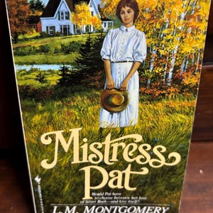 LM Montgomery, Mistress Pat, Vintage 1989 Bantam Starfire First Printing Paperback Edition