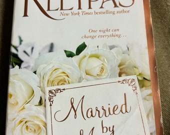 Lisa Kleypas, Married By Morning, Hathaways Series, Vintage St Martin’s Paperback with Step Back