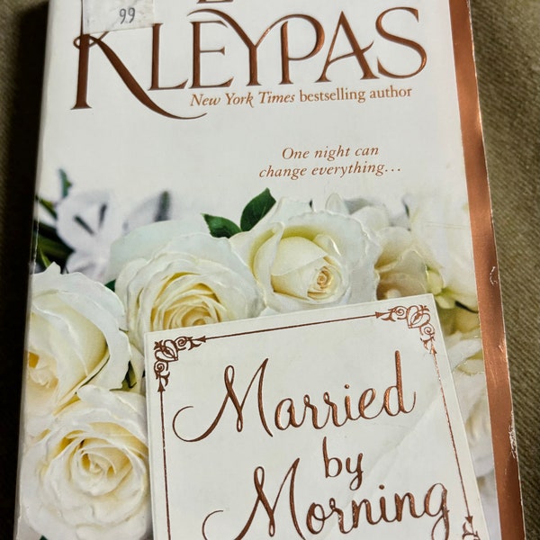 Lisa Kleypas, Married By Morning, Hathaways Series, Vintage St Martin’s Paperback with Step Back