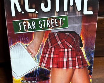 RL Stine, Fear Street: The New Girl, Vintage 2006 Simon Pulse Paperback Edition
