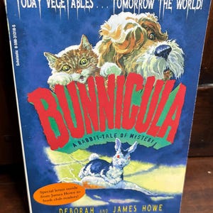 Bunnicula, Deborah and James Howe, Vintage 1997  Scholastic Paperback Edition