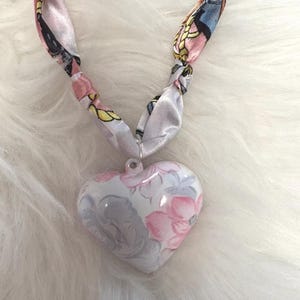 White Floral Heart Scarf Necklace