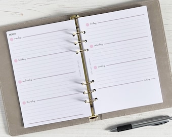 Könnte beinhalten: Ein weißer Planer mit einem goldenen Binder und rosa Punkten. Der Planer hat ein wöchentliches Layout mit Platz für jeden Tag der Woche und einen Notizbereich. Der Planer ist auf einer Seite mit dem Monat und den Tagen der Woche geöffnet.