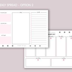 K&ouml;nnte beinhalten: Zwei Planer-Eins&auml;tze mit Wochen&uuml;bersicht. Ein Einsatz zeigt Abschnitte f&uuml;r Ziele, Aufgaben und Notizen mit dem Text "WEEKLY SPREAD - OPTION 2". Der andere Einsatz zeigt ein Kalenderlayout f&uuml;r Januar 2027.