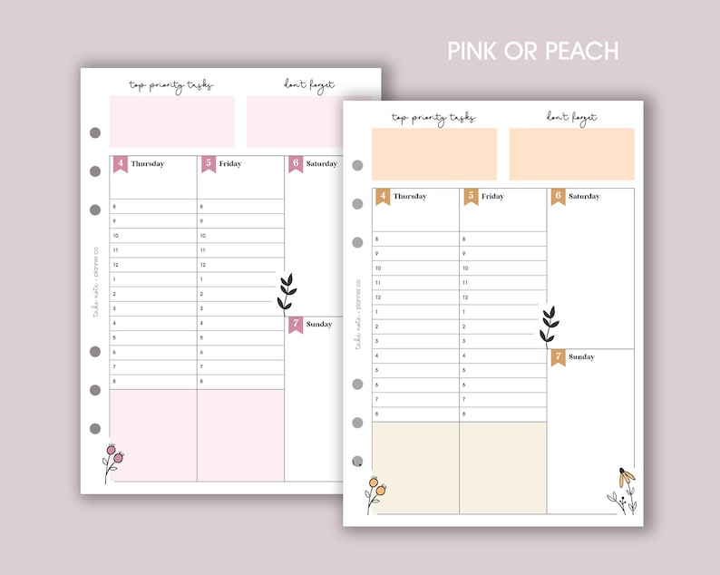 K&ouml;nnte beinhalten: Zwei Planerseiten in Rosa- und Pfirsicht&ouml;nen. Jede Seite hat Abschnitte f&uuml;r Aufgaben und Notizen. Die Wochentage sind beschriftet, mit floralen und Blattmotiven. Der Text "PINK OR PEACH" befindet sich oben.